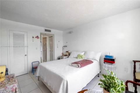 Condo in North Miami Beach, Florida, 3 bedrooms  № 1331012 - photo 19