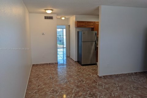 Condo in Miami Gardens, Florida, 1 bedroom  № 1332170 - photo 9