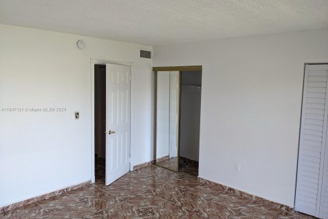 Condominio en venta en Miami Gardens, Florida, 1 dormitorio, 57.6 m2 № 1332170 - foto 7