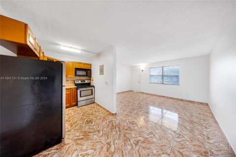 Condominio en venta en Miami Gardens, Florida, 1 dormitorio, 57.6 m2 № 1332170 - foto 12