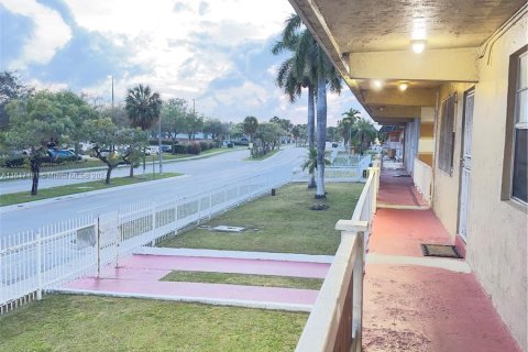 Condo in Miami Gardens, Florida, 1 bedroom  № 1332170 - photo 11