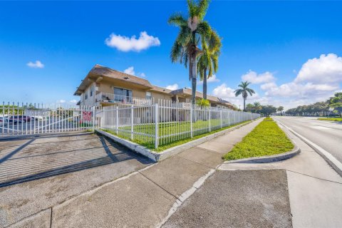 Condominio en venta en Miami Gardens, Florida, 1 dormitorio, 57.6 m2 № 1332170 - foto 18