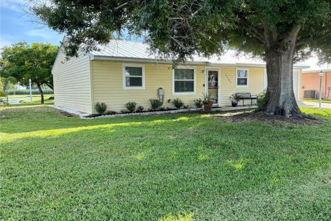 House in Okeechobee, Florida 3 bedrooms, 96.99 sq.m. № 1330876 - photo 2