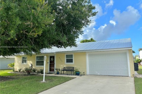 House in Okeechobee, Florida 3 bedrooms, 96.99 sq.m. № 1330876 - photo 1