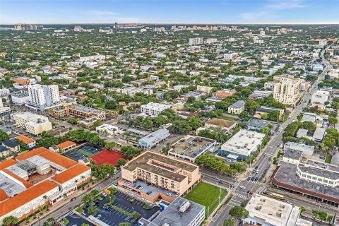 Propiedad comercial en venta en Miami, Florida, 557.41 m2 № 1332171 - foto 13