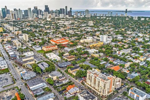 Propiedad comercial en venta en Miami, Florida, 557.41 m2 № 1332171 - foto 14