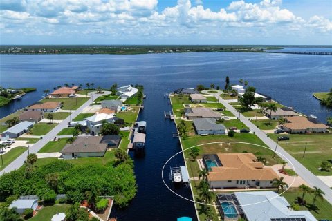 House in Port Charlotte, Florida 4 bedrooms, 242.66 sq.m. № 1295699 - photo 5