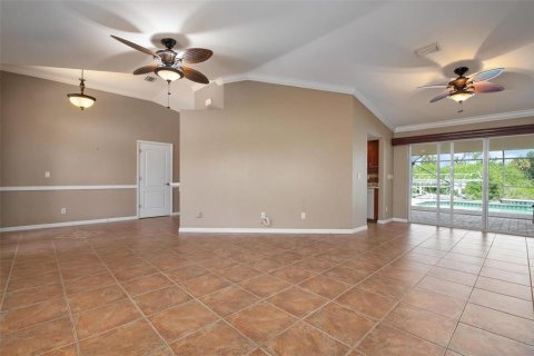 House in Port Charlotte, Florida 4 bedrooms, 242.66 sq.m. № 1295699 - photo 15