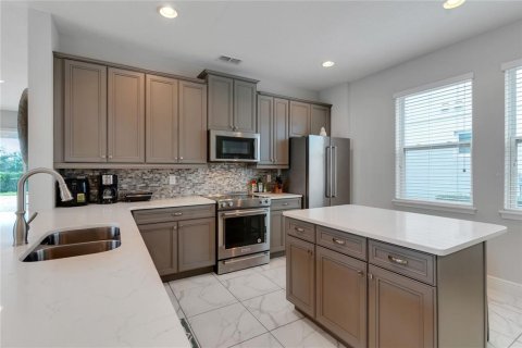 Casa en venta en Kissimmee, Florida, 6 dormitorios, 308.16 m2 № 1343378 - foto 7