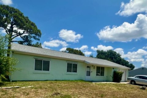 House in North Port, Florida 3 bedrooms, 122.63 sq.m. № 1343445 - photo 1