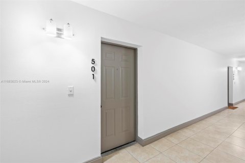 Condo in Fort Lauderdale, Florida, 2 bedrooms  № 1417185 - photo 6