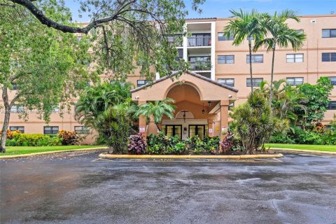 Condo in Fort Lauderdale, Florida, 2 bedrooms  № 1417185 - photo 1