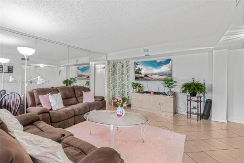 Condo in Fort Lauderdale, Florida, 2 bedrooms  № 1417185 - photo 9