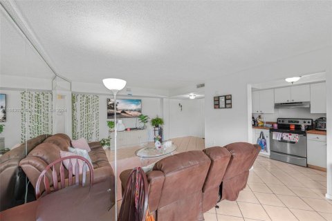 Condo in Fort Lauderdale, Florida, 2 bedrooms  № 1417185 - photo 10