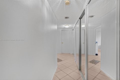 Condo in Fort Lauderdale, Florida, 2 bedrooms  № 1417185 - photo 15