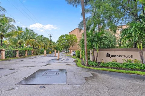 Condo in Fort Lauderdale, Florida, 2 bedrooms  № 1417185 - photo 3