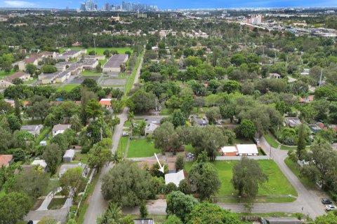 Villa ou maison à vendre à Miami Shores, Floride: 3 chambres, 171.22 m2 № 742098 - photo 1