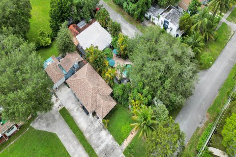 House in Miami Shores, Florida 3 bedrooms, 171.22 sq.m. № 742098 - photo 3