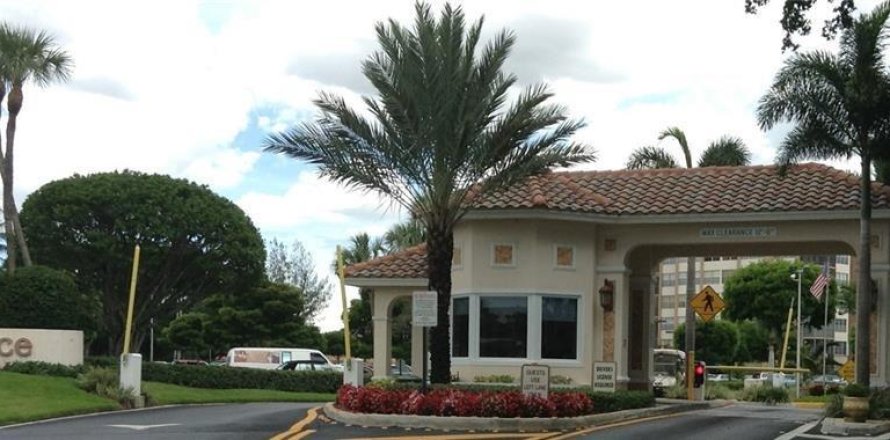 Condominio en Pembroke Pines, Florida, 2 dormitorios  № 742148