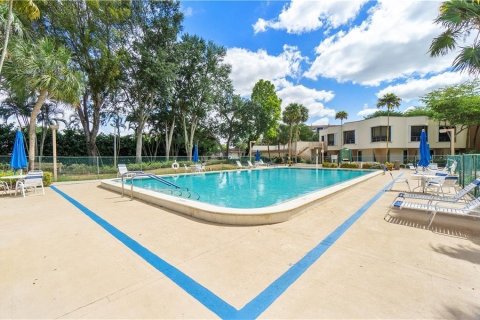 Condominio en venta en Pembroke Pines, Florida, 2 dormitorios, 120.31 m2 № 742148 - foto 25