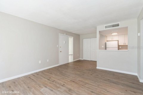 Condo in Altamonte Springs, Florida, 1 bedroom  № 1377022 - photo 6