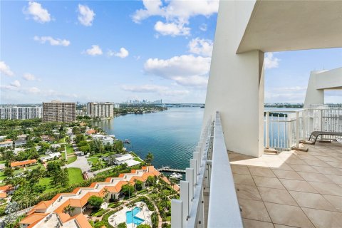 Condo in Miami, Florida, 2 bedrooms  № 1330393 - photo 5