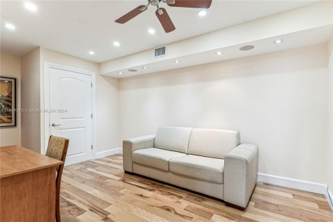 Copropriété à vendre à Miami, Floride: 2 chambres, 253.07 m2 № 1330393 - photo 18