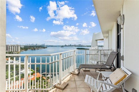 Condo in Miami, Florida, 2 bedrooms  № 1330393 - photo 6