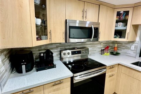 Townhouse in Doral, Florida 2 bedrooms, 129.32 sq.m. № 1330435 - photo 5