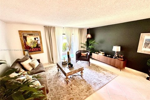 Touwnhouse à vendre à Doral, Floride: 2 chambres, 129.32 m2 № 1330435 - photo 10