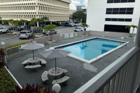 Condominio en venta en Coral Gables, Florida, 2 dormitorios, 78.13 m2 № 1209224 - foto 1