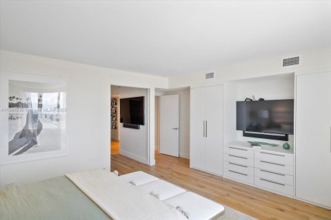 Condo in Miami Beach, Florida, 2 bedrooms  № 419963 - photo 3