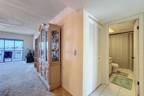 Condo in Port Richey, Florida, 2 bedrooms  № 1435649 - photo 30