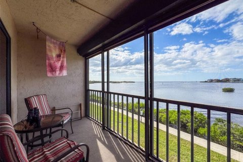 Condo in Port Richey, Florida, 2 bedrooms  № 1435649 - photo 3