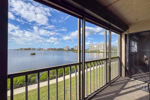 Condo in Port Richey, Florida, 2 bedrooms  № 1435649 - photo 21