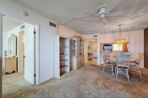 Condo in Port Richey, Florida, 2 bedrooms  № 1435649 - photo 13