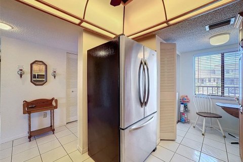 Condo in Port Richey, Florida, 2 bedrooms  № 1435649 - photo 8