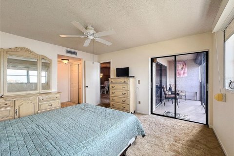 Condo in Port Richey, Florida, 2 bedrooms  № 1435649 - photo 22