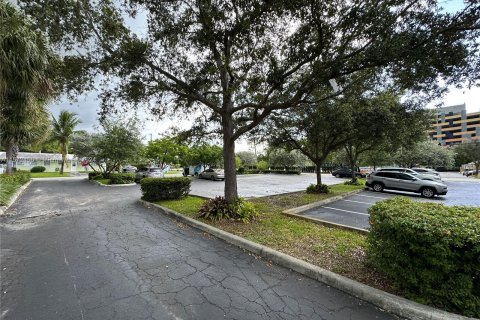 Купить коммерческую недвижимость в Окленд-Парк, Флорида № 1132046 - фото 3