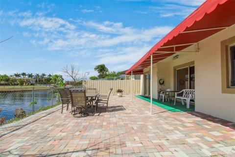 Villa ou maison à vendre à Cutler Bay, Floride: 3 chambres, 141.12 m2 № 1128684 - photo 3
