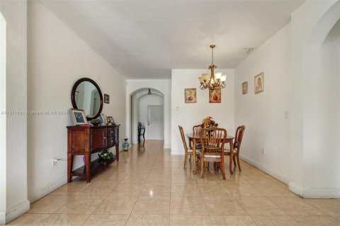 Villa ou maison à vendre à Cutler Bay, Floride: 3 chambres, 141.12 m2 № 1128684 - photo 6