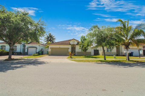 Villa ou maison à vendre à Cutler Bay, Floride: 3 chambres, 141.12 m2 № 1128684 - photo 25