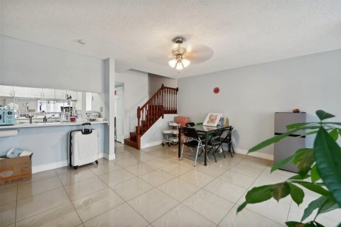 Touwnhouse à vendre à Miami, Floride: 3 chambres, 140.28 m2 № 1305432 - photo 7