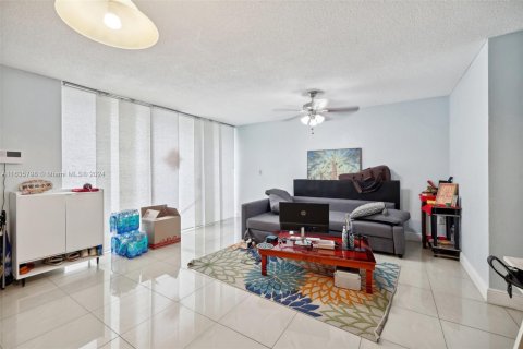 Touwnhouse à vendre à Miami, Floride: 3 chambres, 140.28 m2 № 1305432 - photo 5