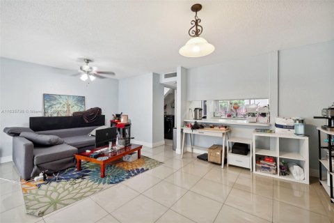 Touwnhouse à vendre à Miami, Floride: 3 chambres, 140.28 m2 № 1305432 - photo 3