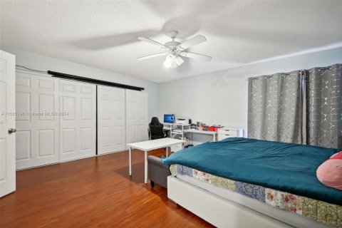 Townhouse in Miami, Florida 3 bedrooms, 140.28 sq.m. № 1305432 - photo 19