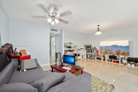 Touwnhouse à vendre à Miami, Floride: 3 chambres, 140.28 m2 № 1305432 - photo 4