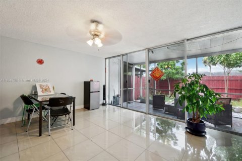 Touwnhouse à vendre à Miami, Floride: 3 chambres, 140.28 m2 № 1305432 - photo 6