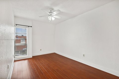 Adosado en venta en Miami, Florida, 3 dormitorios, 140.28 m2 № 1305432 - foto 25