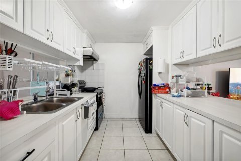 Adosado en venta en Miami, Florida, 3 dormitorios, 140.28 m2 № 1305432 - foto 10